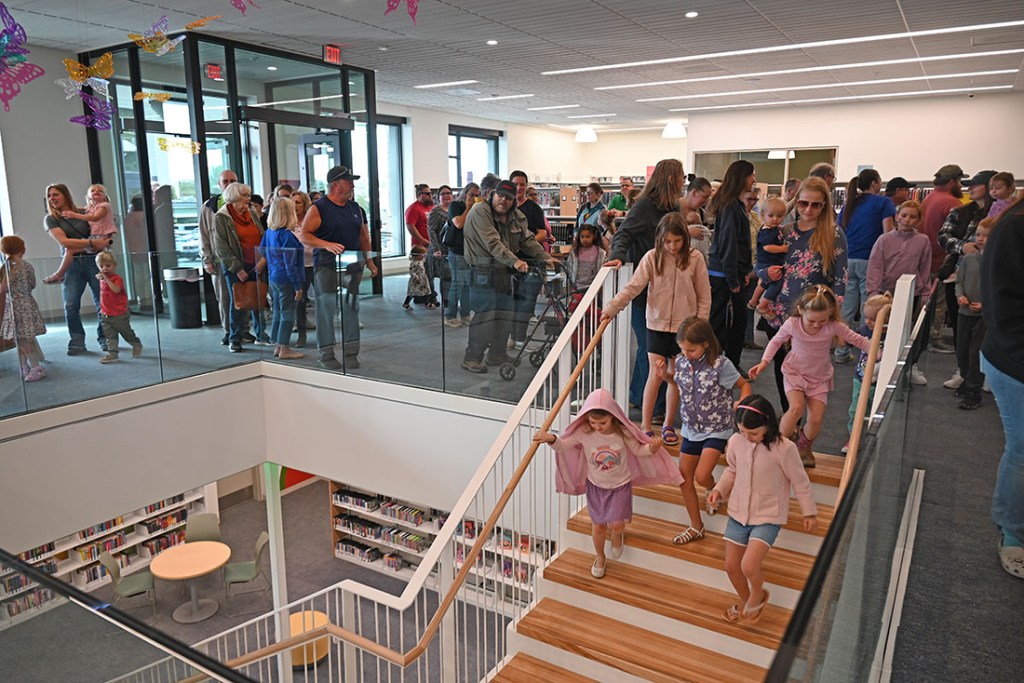 Hermiston celebrates library's re-opening
