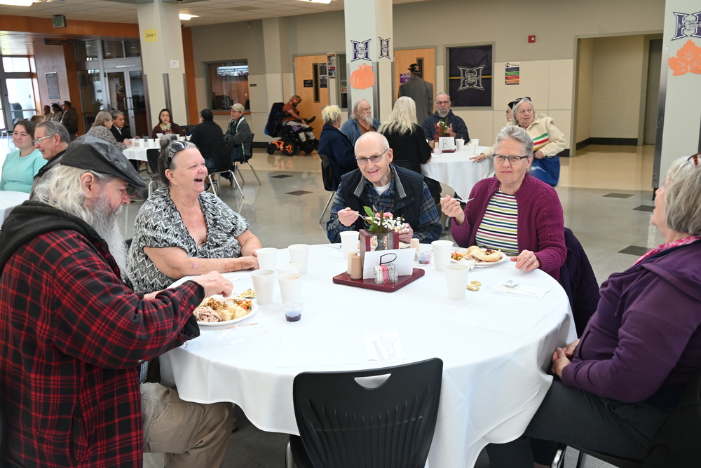Hundreds turn out for Hermiston Community Fellowship Dinner
