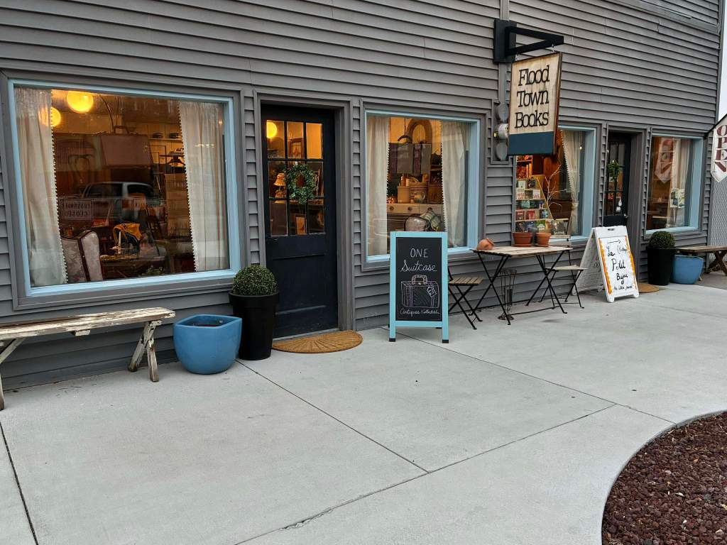 Heppner bookstore expands with antique shop